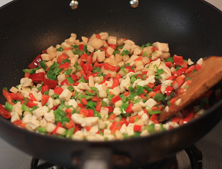 开胃低卡肉肉菜---双椒鸡丁的做法步骤：8