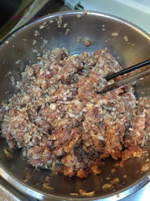 鲜肉荸荠饺子的做法
