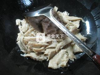 花生米茶树菇烤麸 的做法步骤：3
