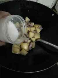 土豆烧排骨的做法步骤7