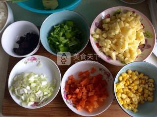 香菇土豆什锦蛋炒饭的做法步骤：4