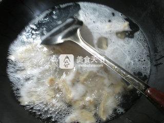 花生米茶树菇烤麸 的做法步骤：2