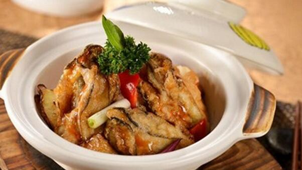 海鲜锅子之姜葱肉碎桶蚝煲怎么做？
