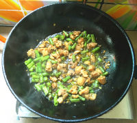 橄榄菜四季豆炒鸡肉的做法步骤11