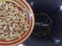 开心果松仁豆浆的做法步骤3