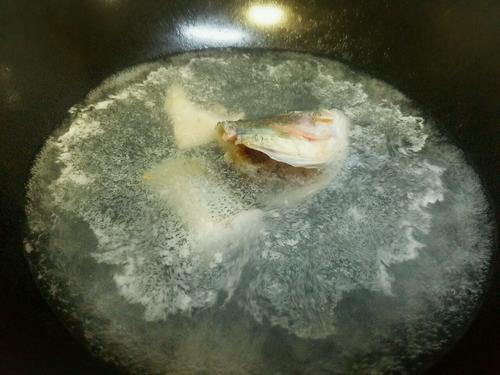 果粒浇汁鲈鱼的做法