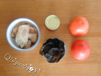 木耳番茄鱼片汤的做法步骤1