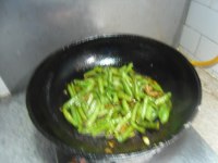 煸炒菜豆的做法步骤8