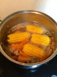 玉米猪展汤的做法步骤8