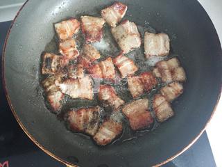 贴秋膘的快手肉菜——香煎五花肉的做法步骤：6