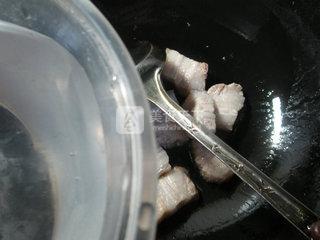 茶树菇茭白烧五花肉的做法步骤：3