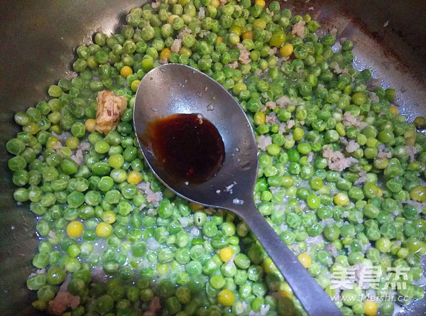 肉末焖豌豆的做法