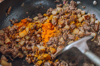 优康牛肉 | 异国风情的咖喱豌豆牛肉饭的做法步骤：4