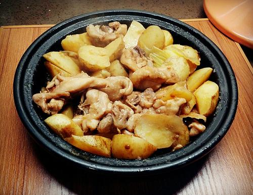 塔吉锅版土豆焖鸡腿的做法