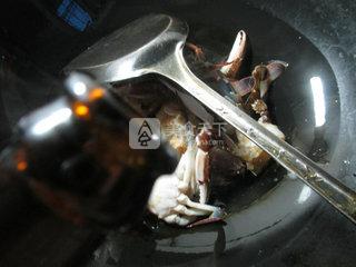 西兰花炒螃蟹的做法步骤：4
