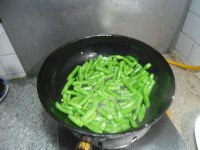 煸炒菜豆的做法步骤4