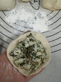 豆腐酸菜煎包的做法步骤5