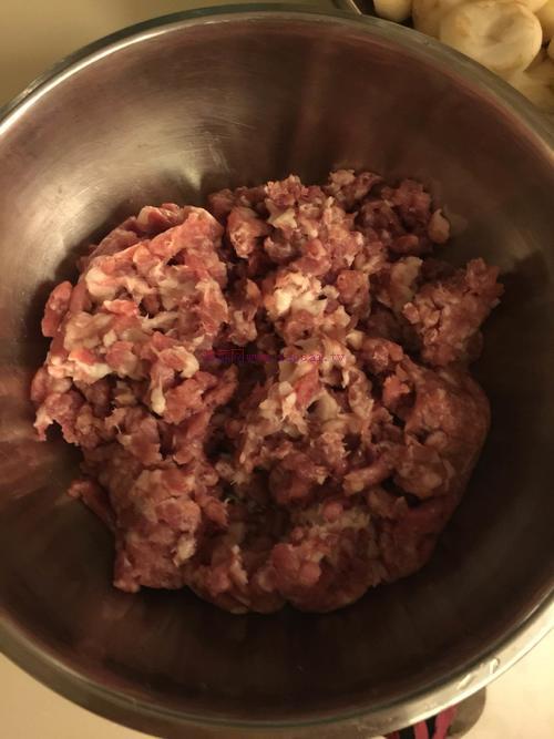 鲜肉荸荠饺子的做法