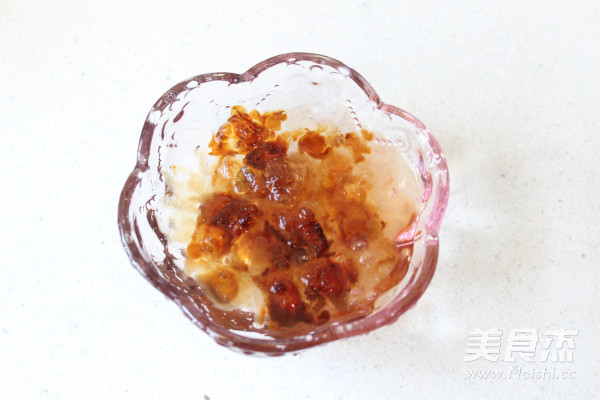 皂角米炖桃胶的做法