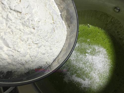 翠绿色波菜汁电饭锅蛋糕的做法