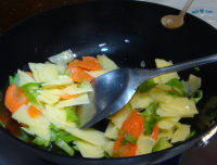 尖椒胡萝卜炒土豆片的做法步骤10