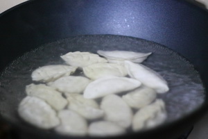 空气炸锅烤饺子的做法步骤1