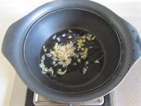菠菜口蘑烩豆腐泡的做法步骤4
