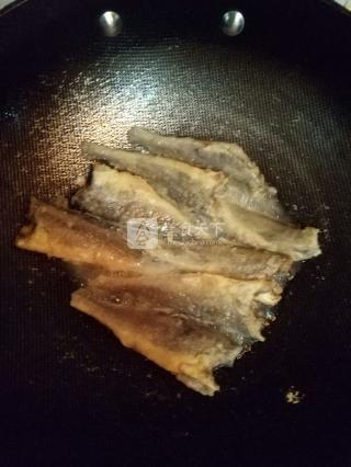 煎小黄花鱼的做法步骤：3