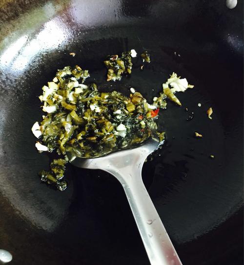 酸菜焖芋圆的做法