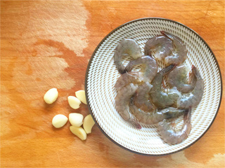 鲜虾土豆片的做法步骤：2