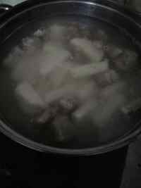 淮山荸荠排骨汤的做法步骤3