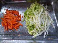 胡萝卜炒大白菜的做法步骤1