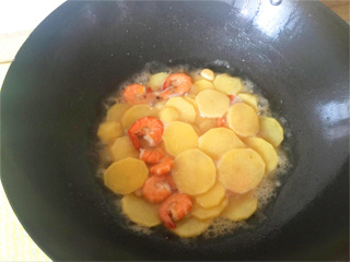 鲜虾土豆片的做法步骤：7
