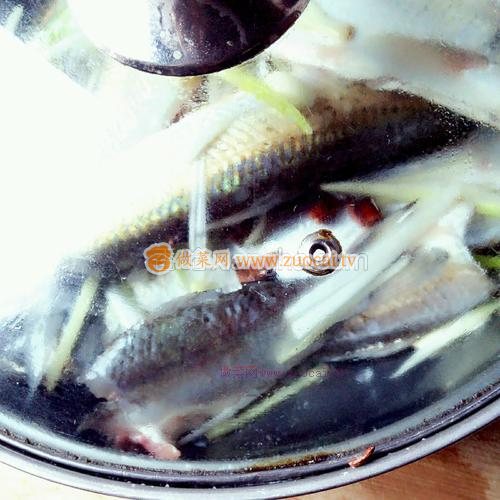 杂烩香酥小杂鱼的做法