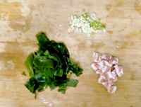 辣白菜炖豆腐汤的做法步骤2