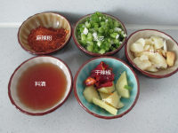 咸肉花菜干锅的做法步骤4