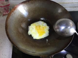 美味酸豆角蛋炒饭的做法步骤：2