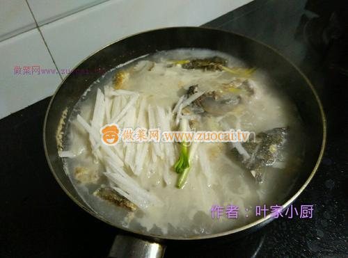 萝卜鱼头汤的做法