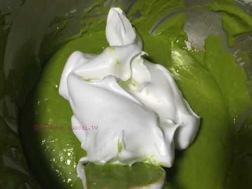 翠绿色波菜汁电饭锅蛋糕的做法