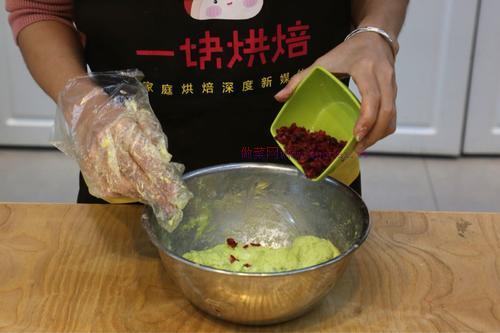 抹茶蔓越莓麻薯面包的做法