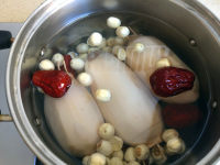 红枣莲子糯米藕的做法步骤7