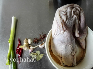 砂锅酱烧鸭的做法步骤1