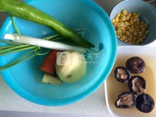 香菇土豆什锦蛋炒饭的做法步骤：3