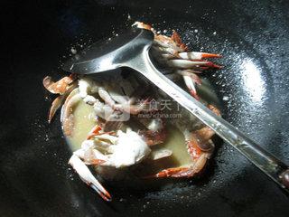 西兰花炒螃蟹的做法步骤：6