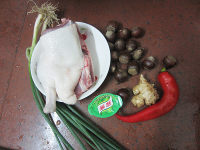 板栗炖鸭肉的做法步骤1