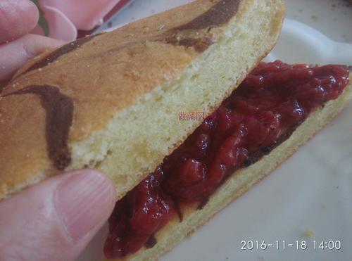 千叶纹草莓夹心蛋糕的做法
