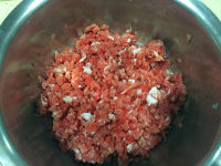 炸胡萝卜猪肉丸的做法步骤2