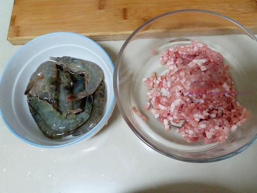 自制虾肉馄饨的做法