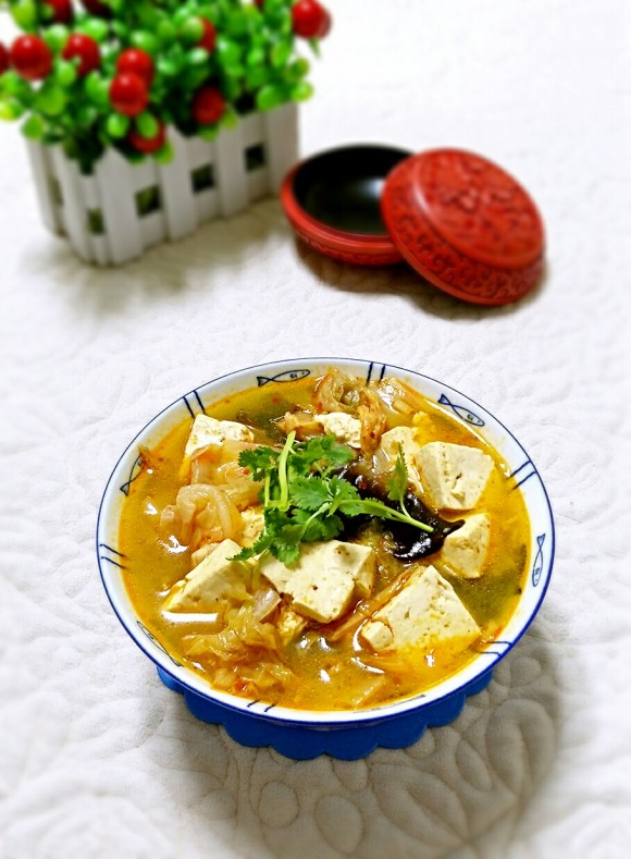 辣白菜炖豆腐汤