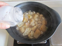菠菜口蘑烩豆腐泡的做法步骤8